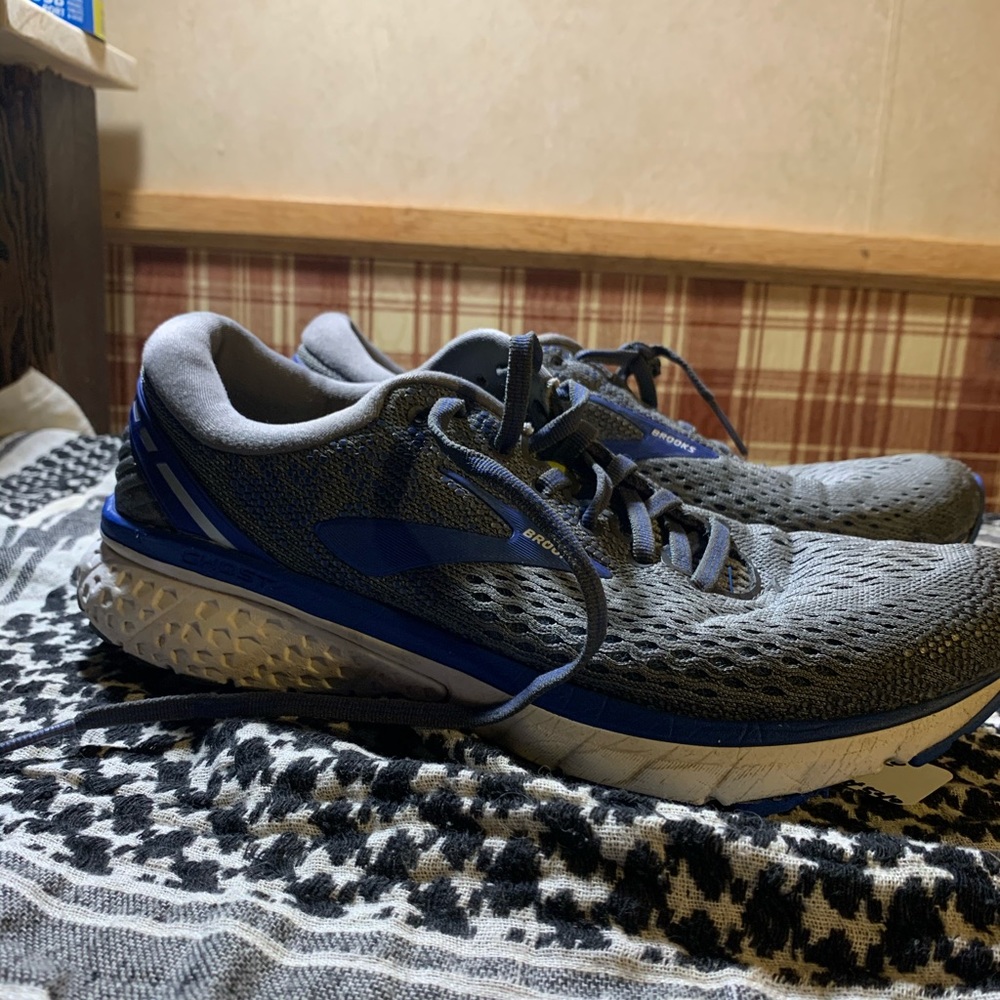 Brooks Ghost 11 size 7.5/40.5